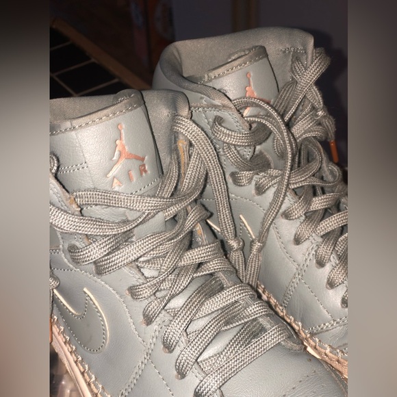 🔥AIR JORDAN RETRO 1🔥
       HIGH TOPS - Picture 5 of 11